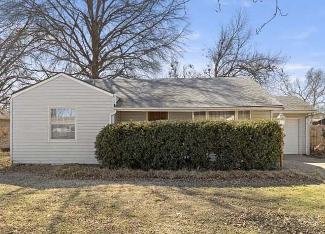 Property at 140 Cooley Ave, Ponca City, OK 74601, 2 beds, 2 baths