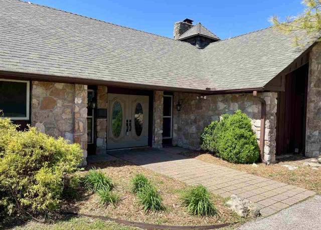 Property at 1090 N Rockcliff Rd, Ponca City, OK 74604, 4 beds, 3 baths