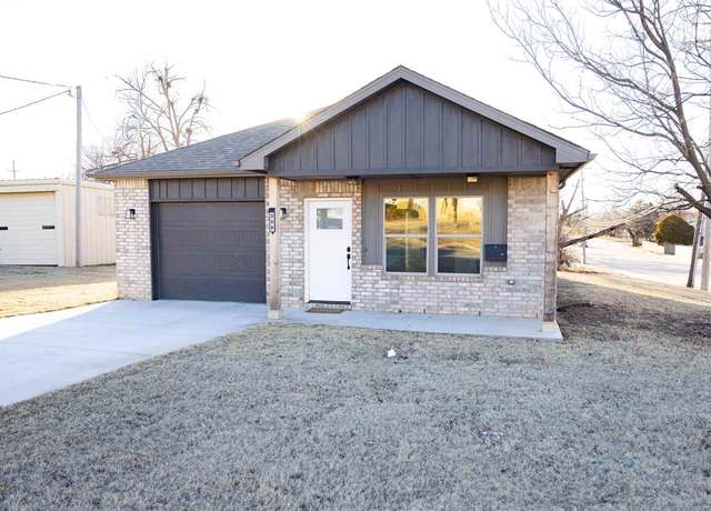 Property at 208 Fairview Ave, Ponca City, OK 74601, 3 beds, 2 baths