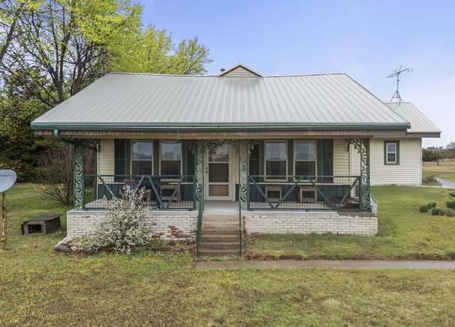 Property at 3501 W Hubbard Rd, Ponca City, OK 74601, 3 beds, 2 baths