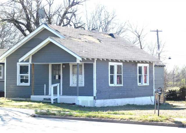 Property at 1002 E South Ave, Ponca City, OK 74601, 2 beds, 1 bath