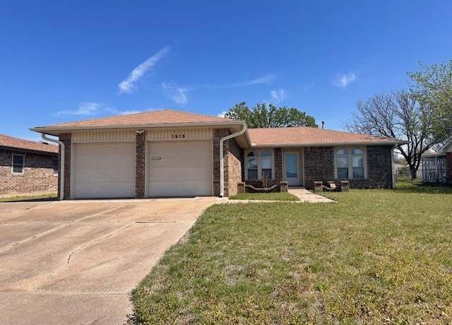 Property at 1313 W Chestnut, Ponca City, OK 74601, 3 beds, 2 baths