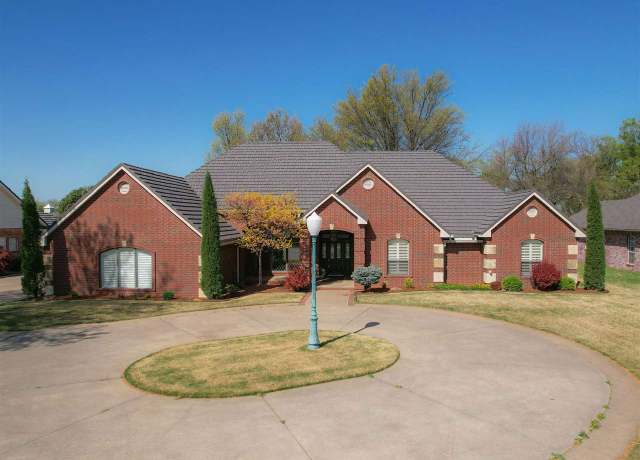Property at 2900 N Pecan, Ponca City, OK 74604, 3 beds, 2.5 baths