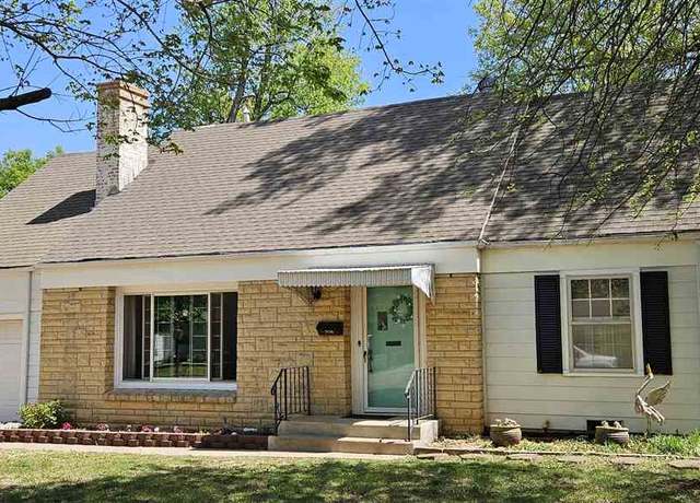 Property at 209 N 12th, Ponca City, OK 74601, 4 beds, 2.5 baths