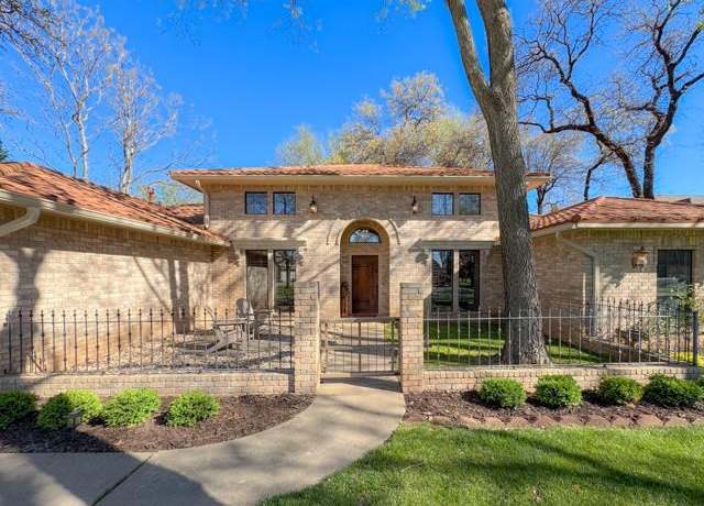 Property at 8 Woodcrest, Ponca City, OK 74604, 3 beds, 2 baths