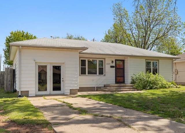 Property at 2237 John St, Ponca City, OK 74601, 3 beds, 1 bath