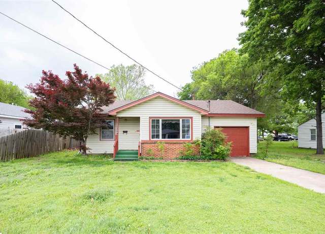 Property at 1504 Crawford Ave, Ponca City, OK 74604, 3 beds, 2 baths