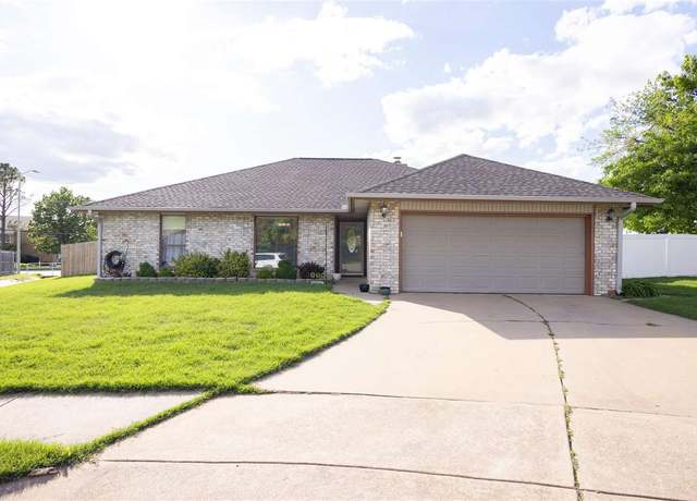 Property at 501 Shamrock Cir, Ponca City, OK 74601, 3 beds, 2 baths