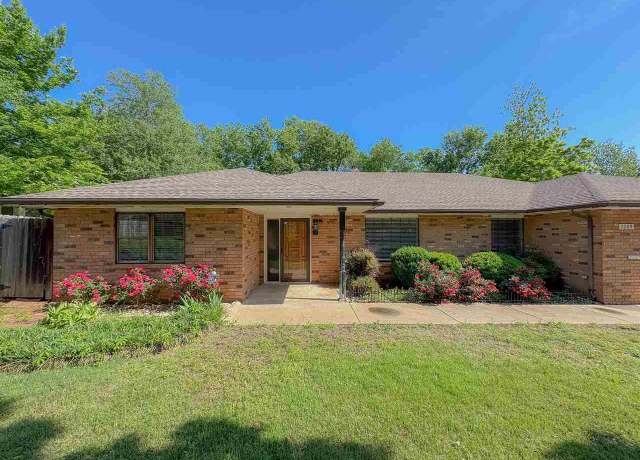 Property at 1209 E Central, Ponca City, OK 74601, 3 beds, 2.5 baths