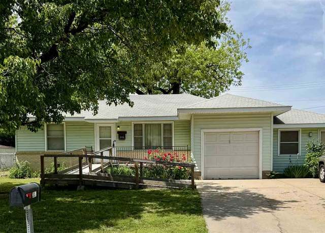 Property at 308 S Peachtree St, Ponca City, OK 74601, 3 beds, 2 baths