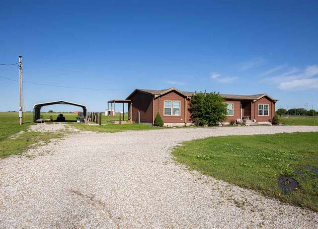 Property at 501 S 21st St, Blackwell, OK 74631, 3 beds, 2 baths