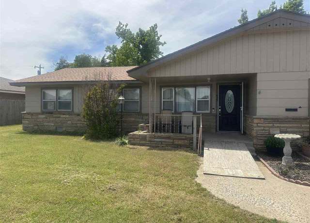 Property at 935 N 7th St, Blackwell, OK 74631, 3 beds, 1 bath
