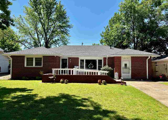 Property at 213 Fairview, Blackwell, OK 74631, 3 beds, 2 baths