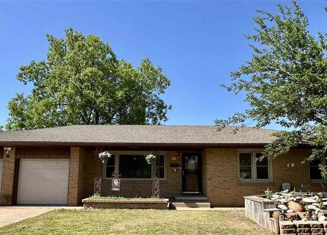 Property at 120 Urbana Dr, Blackwell, OK 74631, 3 beds, 2 baths