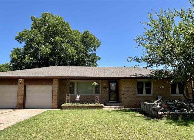 Property at 120 Urbana Dr, Blackwell, OK 74631, 3 beds, 2 baths