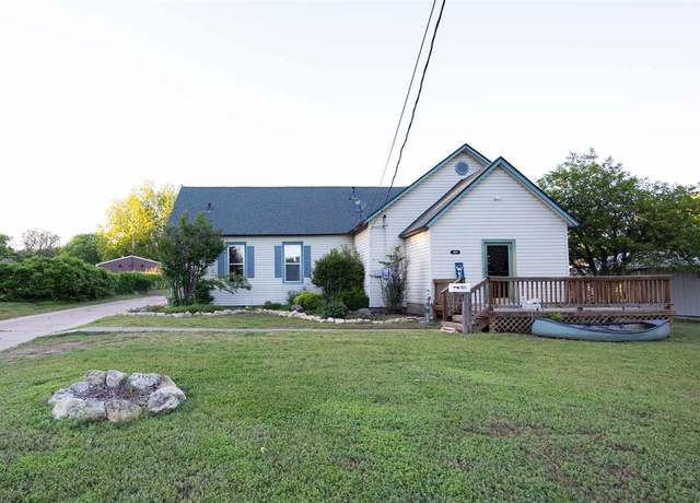 Property at 1921 E Hartford Ave, Ponca City, OK 74604, 4 beds, 2 baths