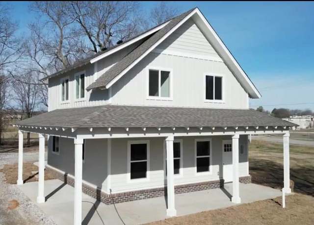 Property at 618 S 4th, Ponca City, OK 74601, 3 beds, 2 baths
