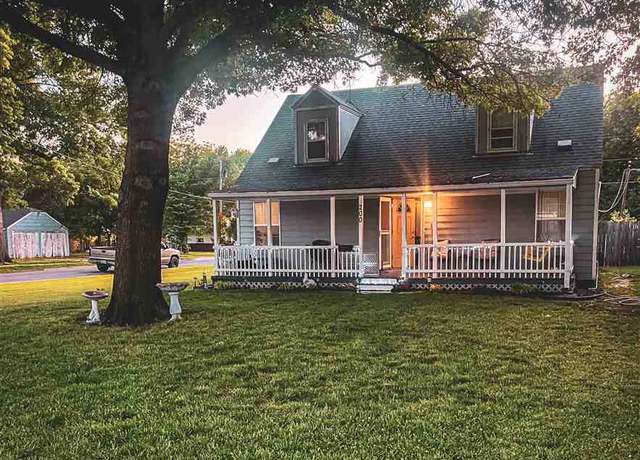 Property at 200 N Birch St, Ponca City, OK 74601, 3 beds, 2 baths