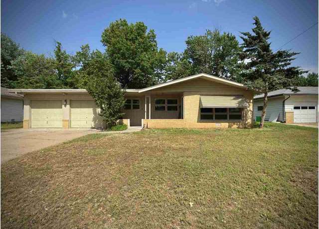 Property at 1705 El Camino, Ponca City, OK 74604, 3 beds, 2 baths