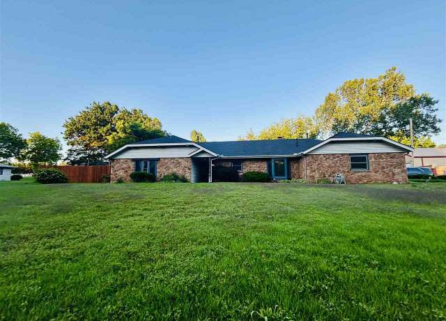 Property at 1805 Meadowbrook Dr, Ponca City, OK 74604, 4 beds, 2.5 baths