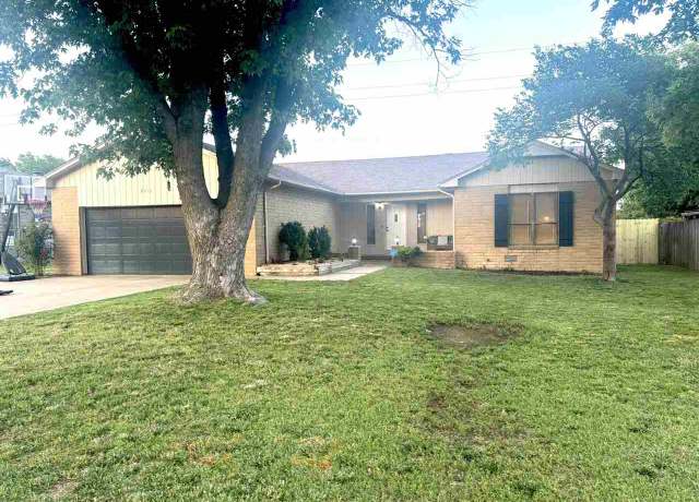 Property at 2313 Eagle Rd, Ponca City, OK 74601, 3 beds, 2 baths