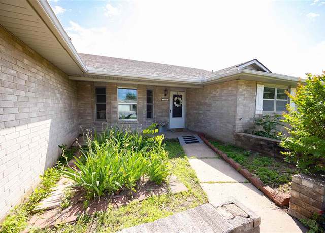 Property at 2421 Meadow Ln, Ponca City, OK 74604, 3 beds, 2 baths