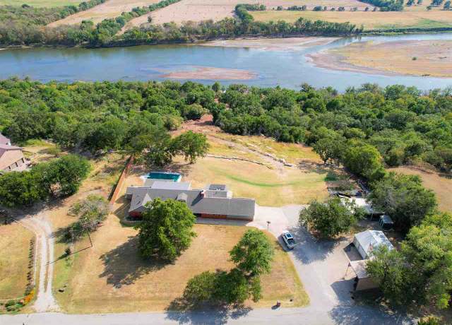 Property at 7038 River Ridge Dr, Ponca City, OK 74604, 4 beds, 4 baths