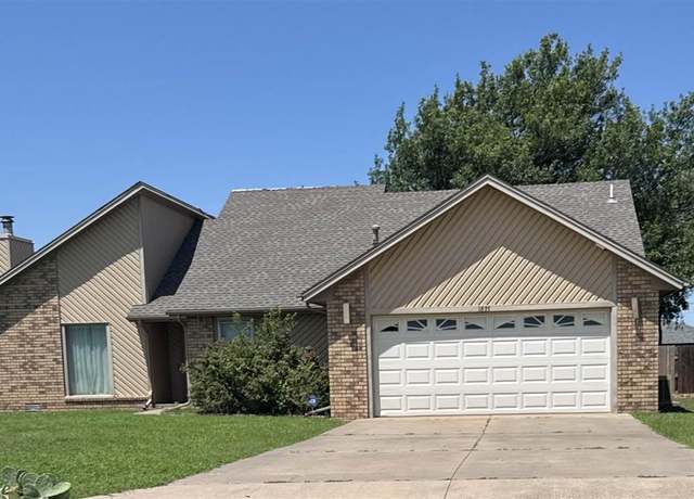 Property at 1635 Country Rd, Blacwell, OK 74631, 3 beds, 2 baths