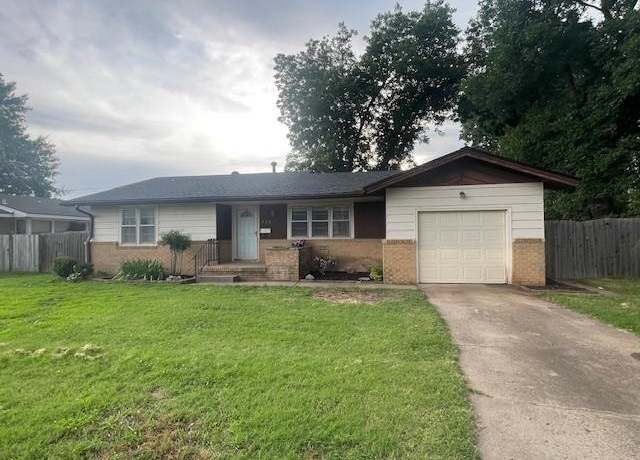 Property at 720 N 14th St, Ponca City, OK 74601, 3 beds, 2 baths
