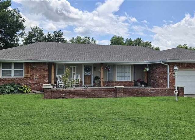 Property at 2500 Hummingbird Ln, Ponca City, OK 74604, 3 beds, 2.5 baths