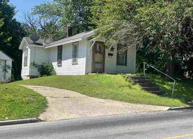 Property at 1212 E South Ave, Ponca City, OK 74601, 1 bed, 1 bath