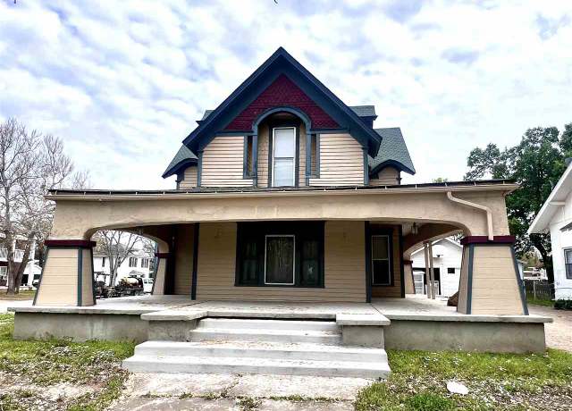 Property at 417 N 3rd St, Ponca City, OK 74601, 5 beds, 3 baths