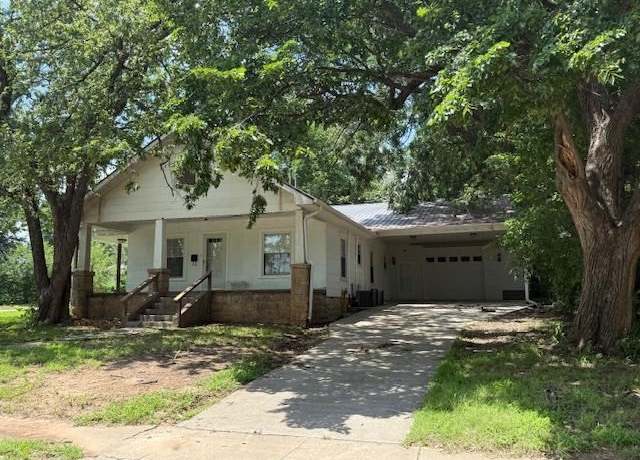 Property at 1018 S 9th, Ponca City, OK 74601, 2 beds, 2 baths