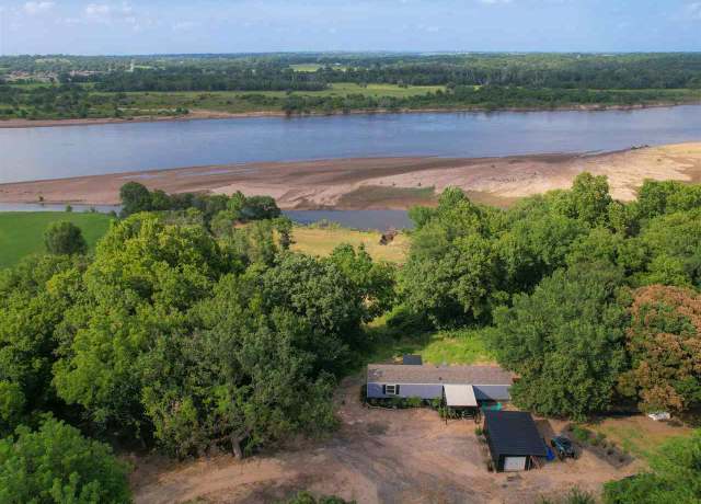 Property at 8 Riverview, Ponca City, OK 74604, 3 beds, 2 baths