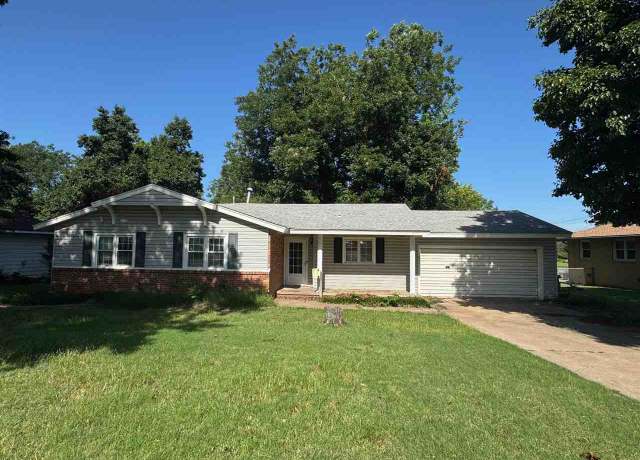 Property at 1804 Monument Rd, Ponca City, OK 74601, 3 beds, 1.5 baths