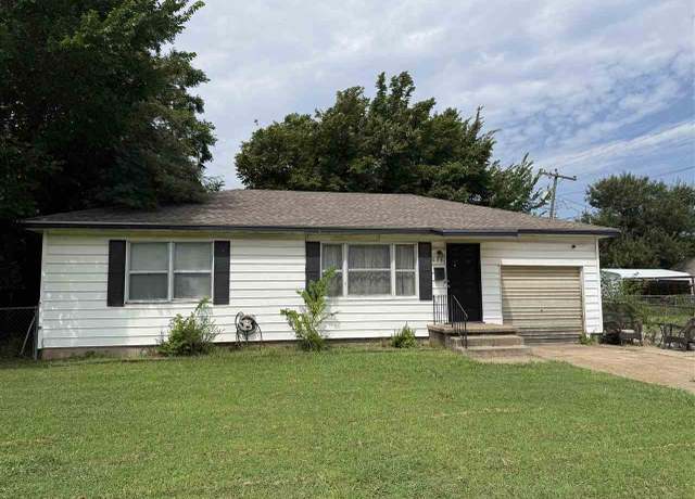 Property at 604 N Ash, Ponca City, OK 74601, 2 beds, 2 baths