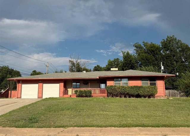 Property at 1809 Monument, Ponca City, OK 74604, 3 beds, 2 baths