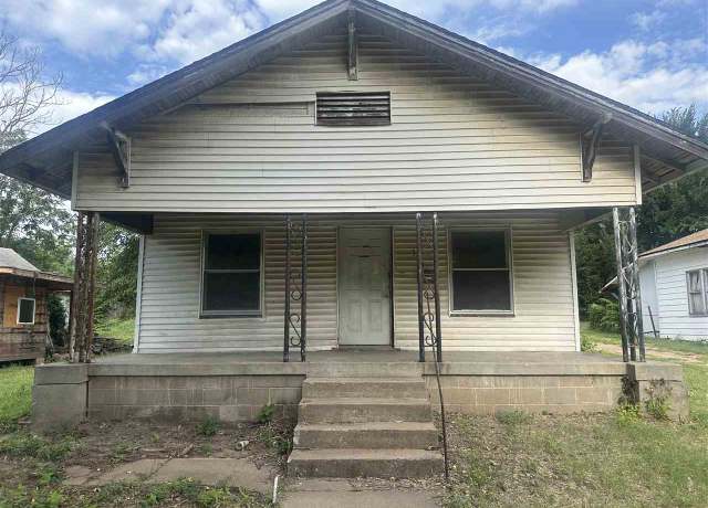 Property at 310 S 9th, Ponca City, OK 74601, 2 beds, 1 bath