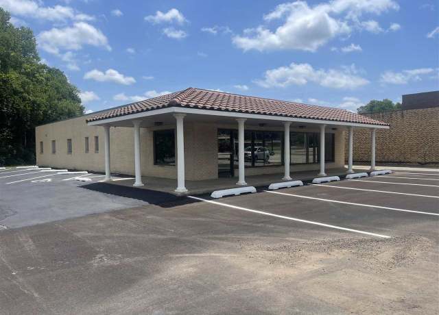 Property at 525 Monument, Ponca City, OK 74601, 3 baths