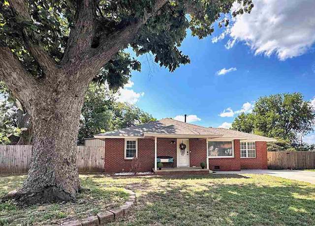 Property at 504 N Stephens St, Ponca City, OK 74601, 4 beds, 3.5 baths