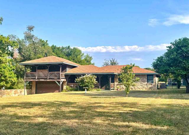 Property at 5462 E 80 Rd, Ponca City, OK 74604, 4 beds, 2 baths