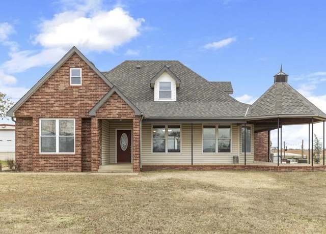 Property at 4765 E Prospect Ave, Ponca City, OK 74604, 3 beds, 2.5 baths