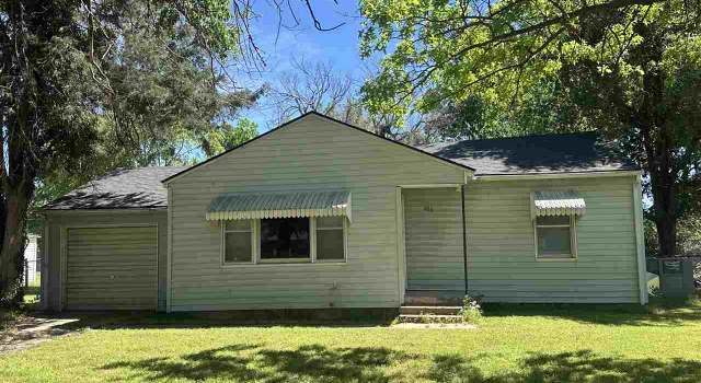 Photo of 906 Rainbow Dr, Blackwell, OK 74631