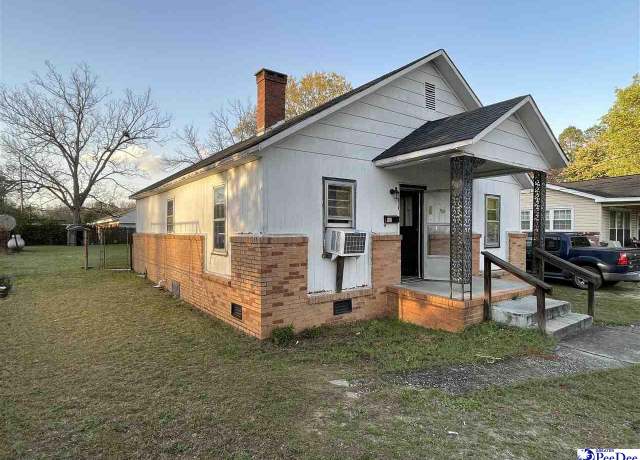 Property at 910 E Carolina Ave, Hartsville, SC 29550, 3 beds, 1 bath