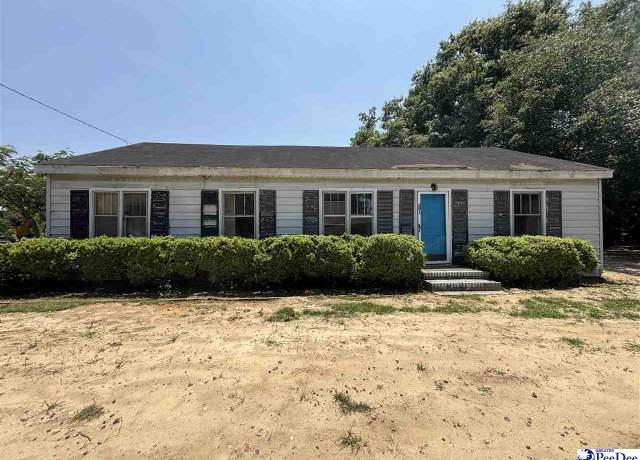 Property at 207 W Smith Ave, Darlington, SC 29532, 3 beds, 1 bath
