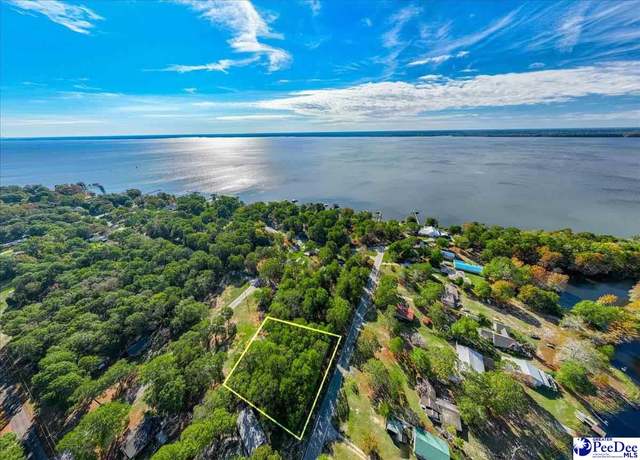 Property at 100 Triangle Dr, Summerton, SC 29148