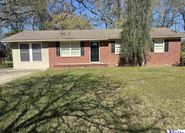 Property at 1611 S Lee Dr, Florence, SC 29501, 3 beds, 1.5 baths