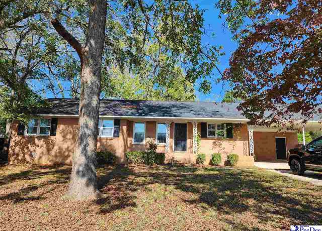 Property at 101 S Sumter St, Manning, SC 29102, 4 beds, 2 baths