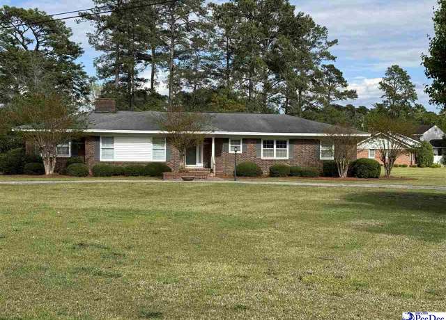 Property at 1600 Maple Dr, Dillon, SC 29536, 4 beds, 2.5 baths