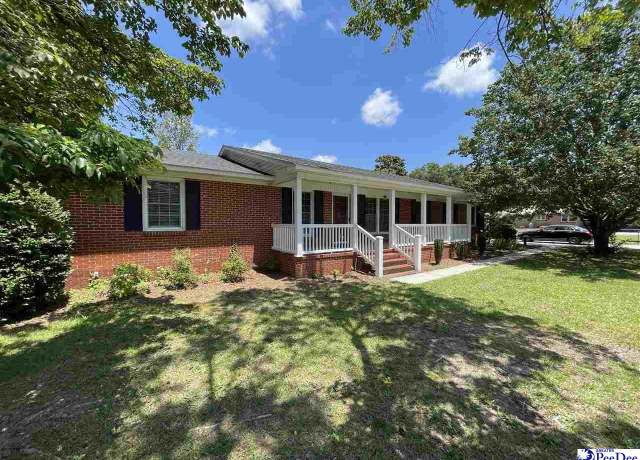Property at 1029 Edgewood Dr, Hartsville, SC 29550, 3 beds, 2 baths